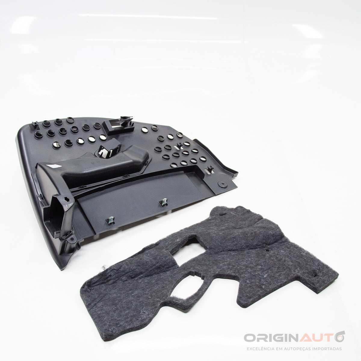 Acabamento Inferior Direito Painel Mercedes C 43 Amg W205 2018 A2056808205