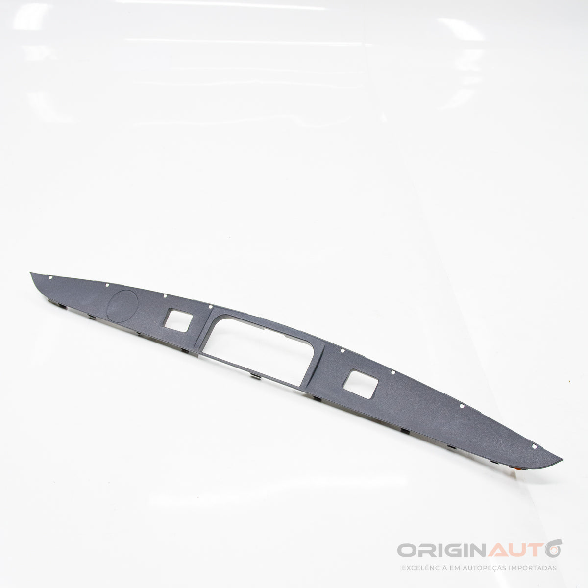 Acabamento Luz De Placa Mercedes C 43 Amg W205 2018 A2057400500