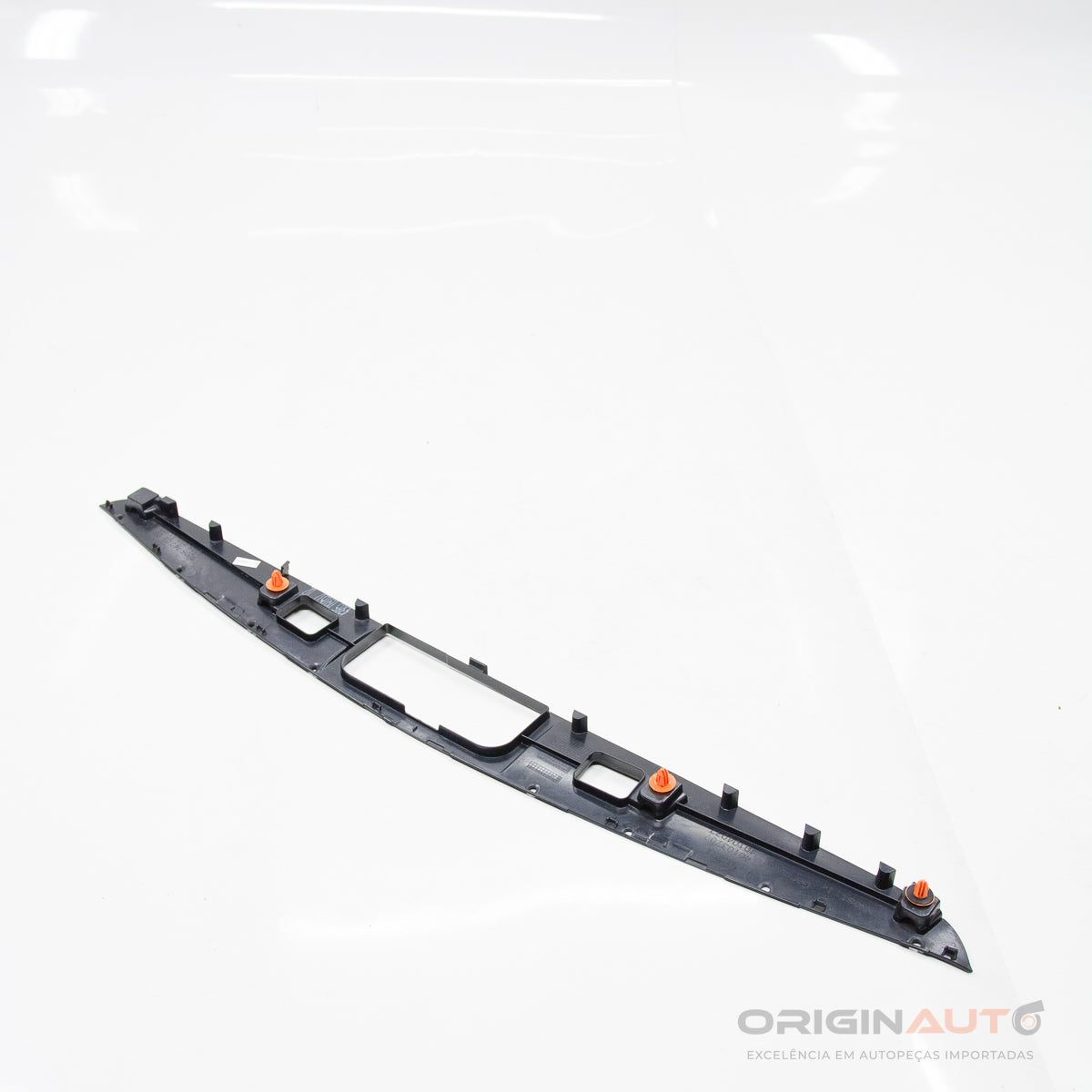 Acabamento Luz De Placa Mercedes C 43 Amg W205 2018 A2057400500