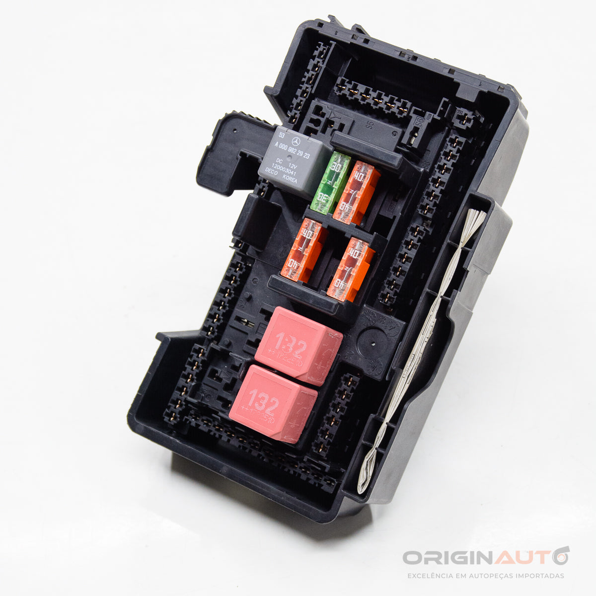 Caixa Fusiveis Porta Mala Mercedes C 43 Amg W205 2018 A2059068501 A2055400840