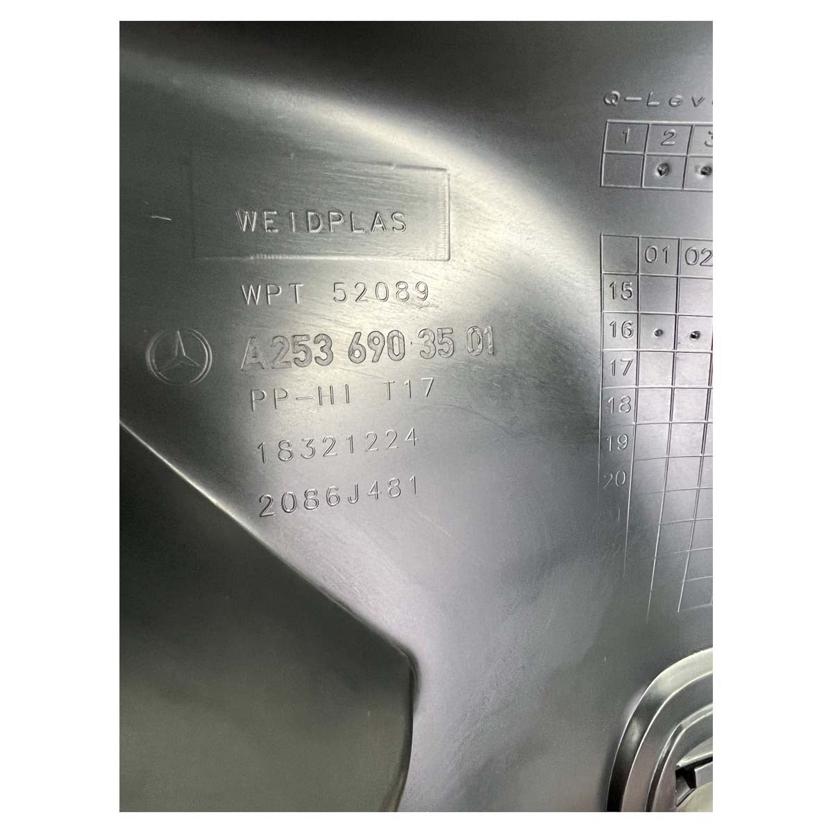 Acabamento Banco Traseiro Mercedes GLC 250 2016 2019 Esquerdo