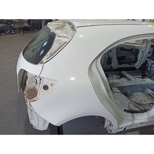 Folha Lateral Direita Mercedes A200 2015