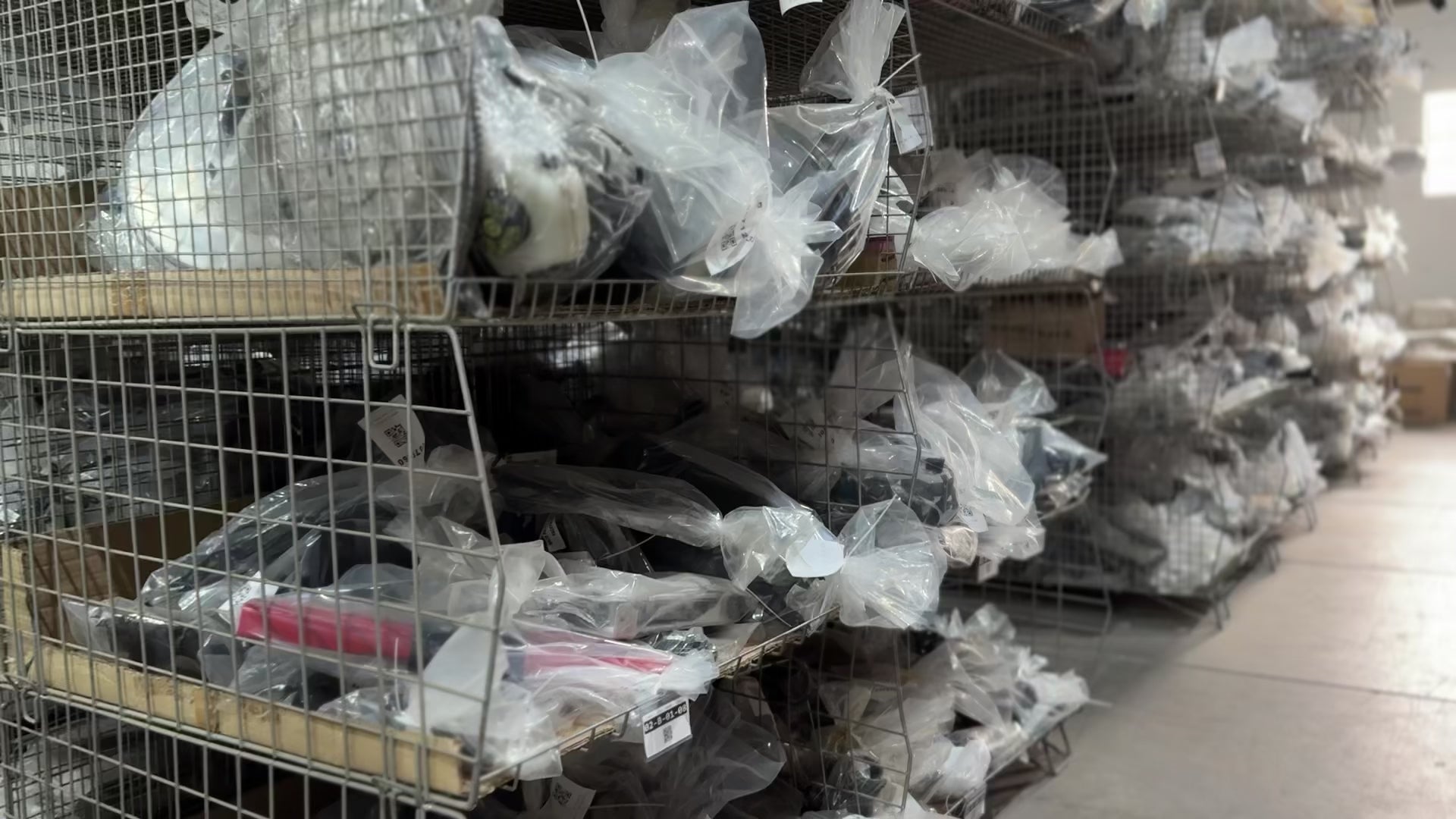 Carregar vídeo: vídeo mostrando diferentes partes da empresa