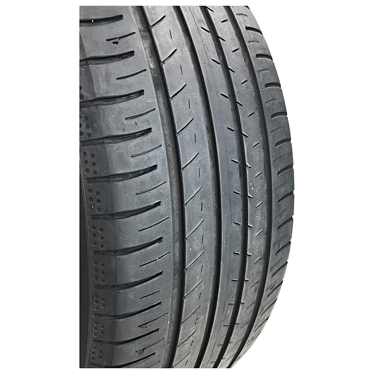 Pneu Yokohama Bluearth GT 235/45 R18 VW Passat 2018 Par Bom
