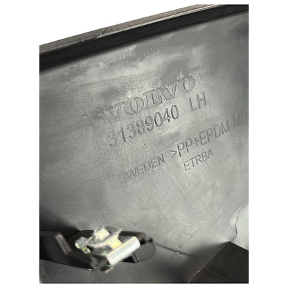 Moldura Tampa Traseira Volvo XC90 Momentum 2020 Esquerdo