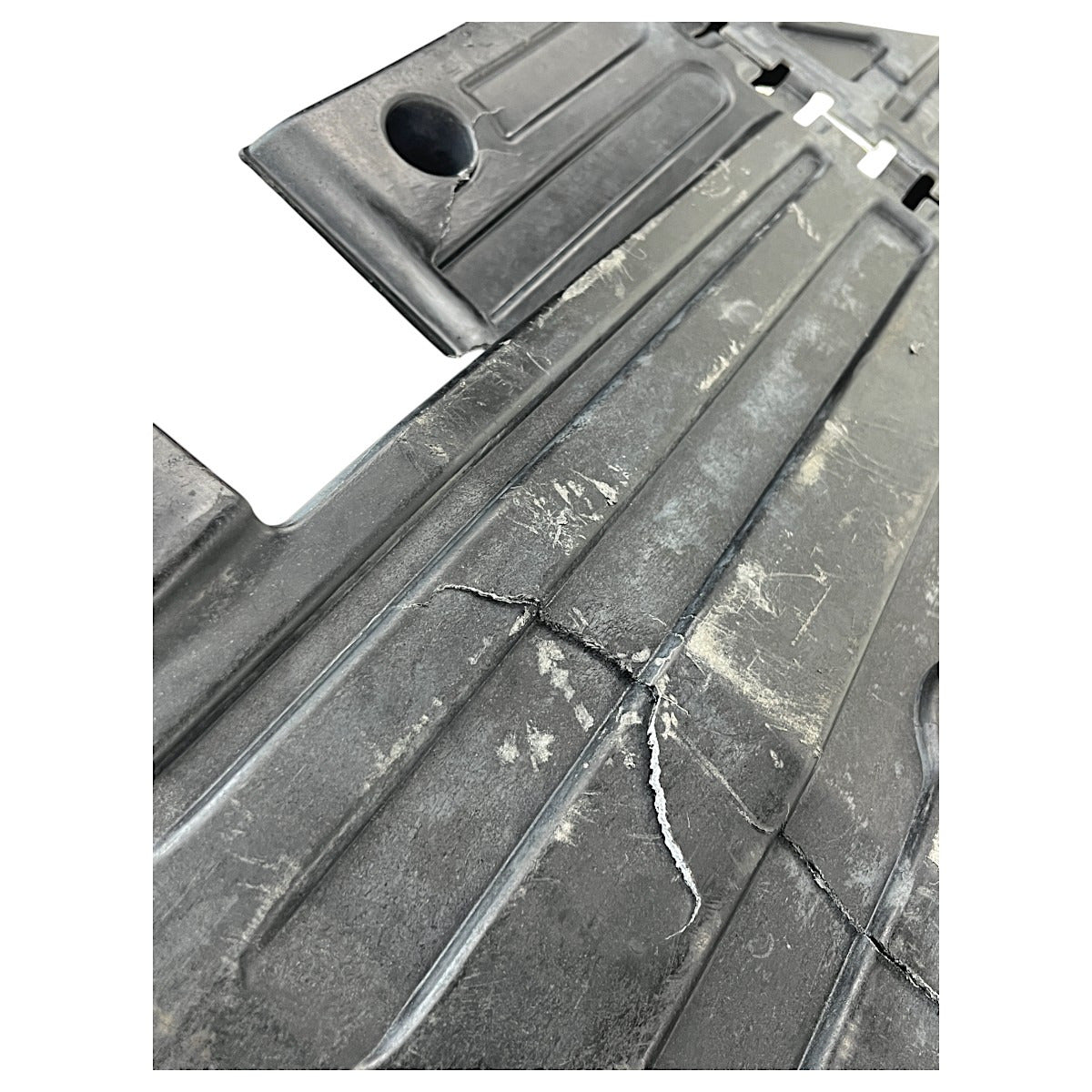 Protetor Assoalho Volvo XC90 2020 Traseiro Esquerdo Detalhe