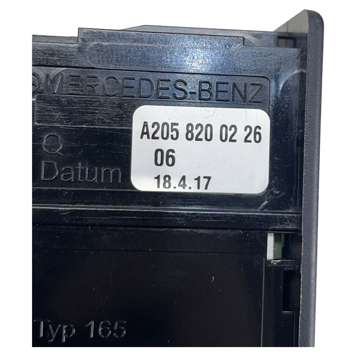 Entrada USB Aux Mercedes C180 C200 2015 2016 2017 2018 A2058200226