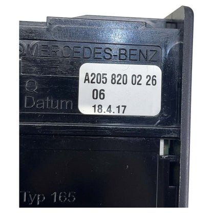 Entrada USB Aux Mercedes C180 C200 2015 2016 2017 2018 A2058200226