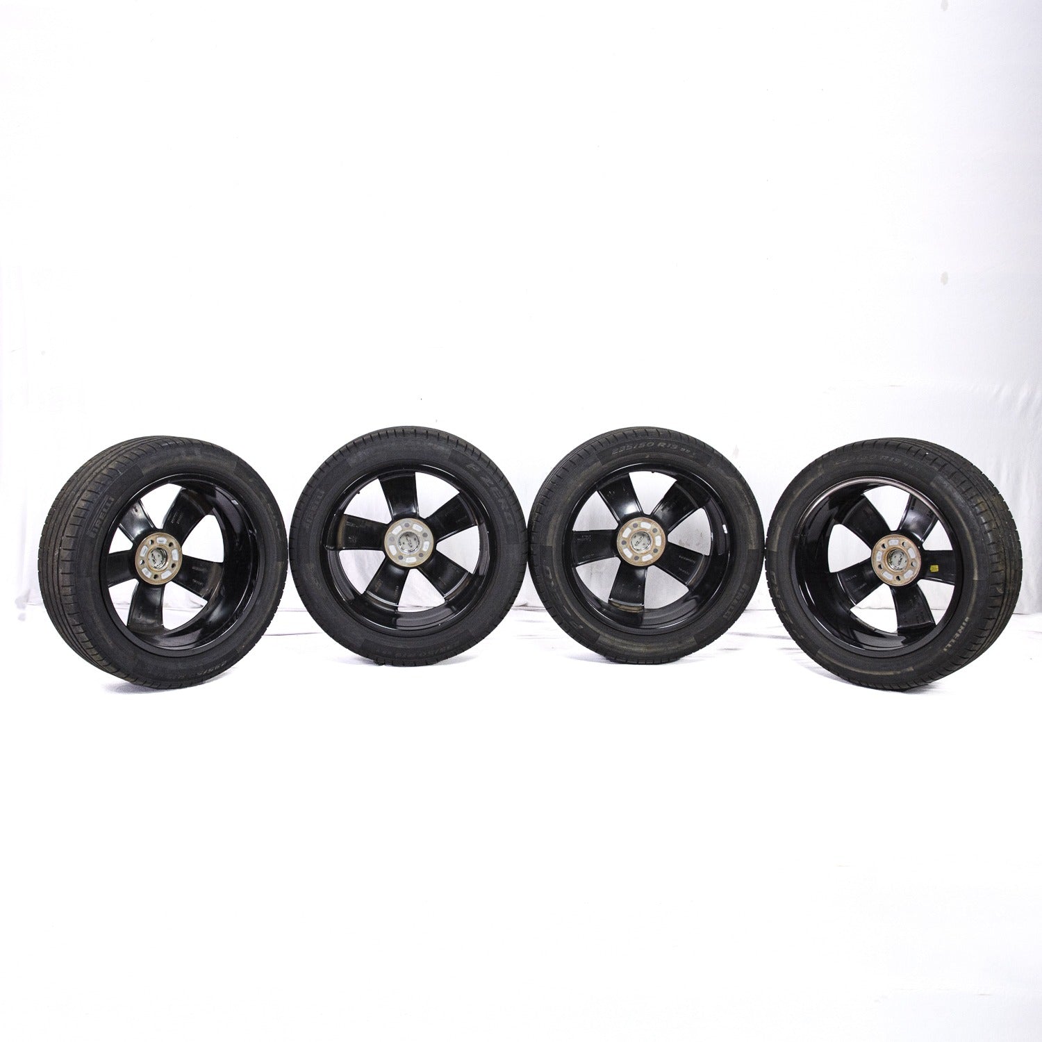 Jogo Roda e Pneu Aro 19 Volvo XC40 Momentum T5 2020